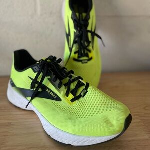 Brooks Launch Mens Size 11 Neon Green Road Running Gym shoes